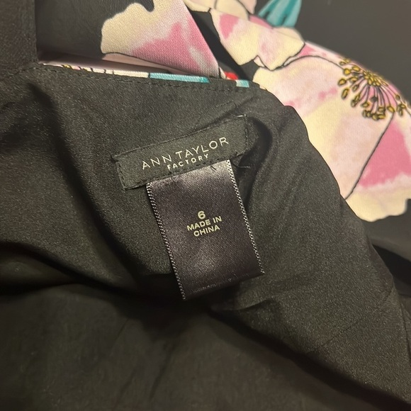 ANN TAYLOR FACTORY Floral Print Crossback Bow Dress Black w/ Colorful Florals 6 - Picture 10 of 10